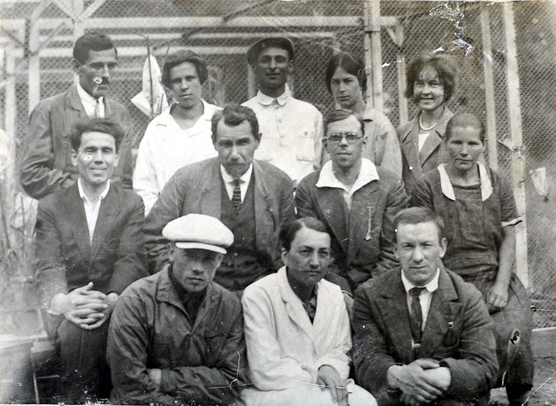 Лаборатория цитологии до 1932 г. Сидят во втором ряду: Г.А. Левитский, Н.П. Авдулов (в очках); за ним стоит Н.Н. Матвеева, рядом с ней А.А. Прокофева.