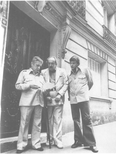 В. Максимов, А. Галич, В. Делоне у&#160;входа в&#160;редакцию журнала «Континент». Париж, 1977. Источник фото: www.rubooks.org