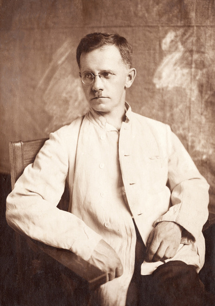 Алексей Капитонович Гастев. Источник фото: www.<span class="nobr">nashabolovke-gallery</span>.com