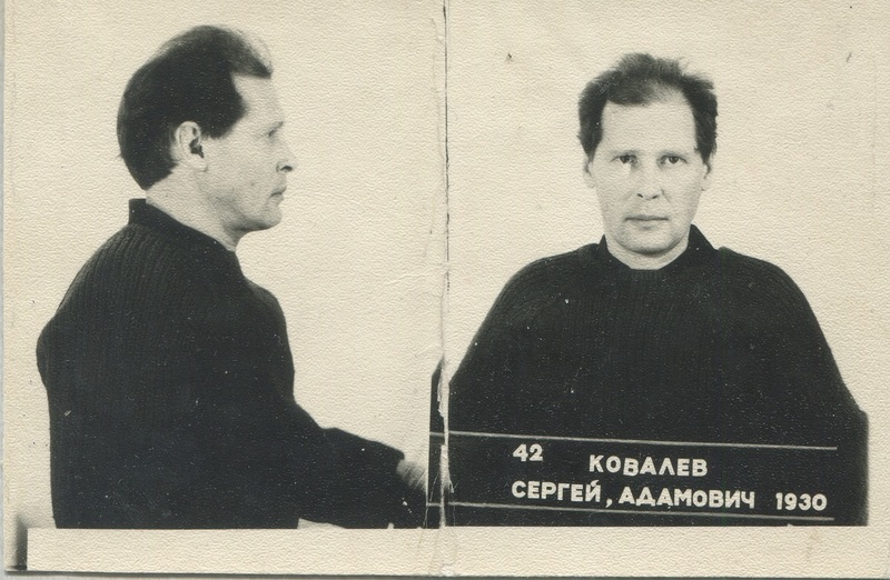 Сергей Ковалев. Фото из <span class="nobr">архивно-следственного</span> дела. 1975. Источник: memo.ru