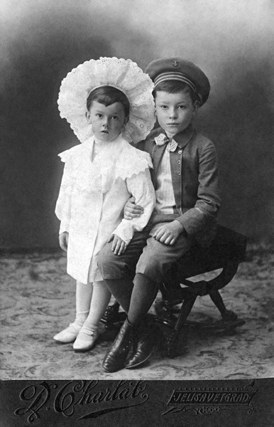 Арсений и Валерий Тарковские. Елисаветград, 1913
