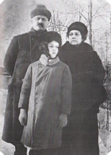 Александр Карлович, Мария Даниловна и Арсений Тарковские. Начало <span class="nobr">1920-х</span> гг.