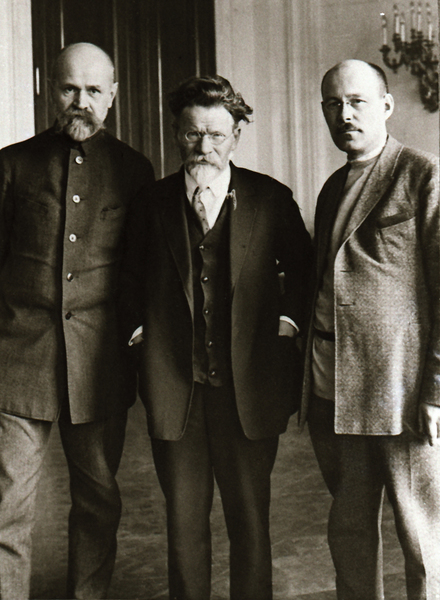 И. И. <span class="nobr">Скворцов-Степанов</span>, М. И. Калинин, И. И. Гронский. До 1928. Источник: архив семьи Гронских